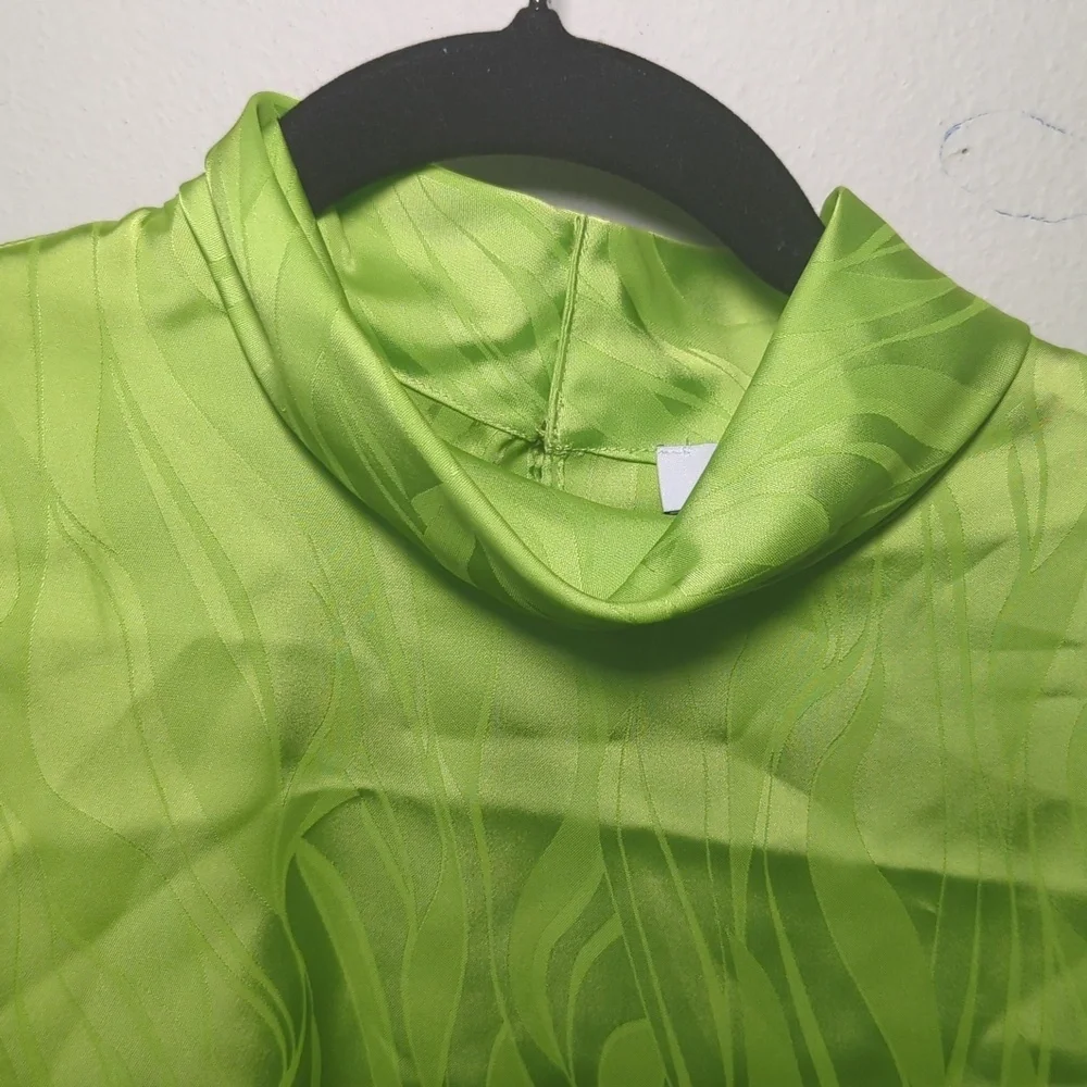 Ronny Kobo Midler Top Green Satin Long Sleeve Pleated Shoulder Women's Size 4 - Picture 3 of 7